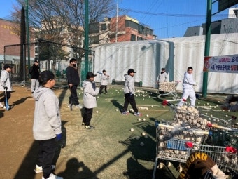 LG 오지환, 학동초 야구부 방문…“야구는 즐거워야, 프로에서 만나자”