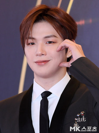 강다니엘 ‘귀여운 하트’ [MK포토]