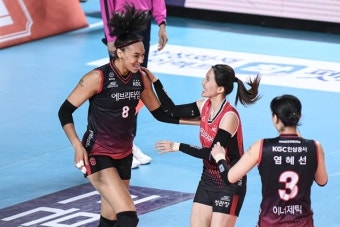 ‘엘리자벳·정호영·이소영 52점 합작’ KGC, 페퍼 꺾고 4연패 탈출…도로공사와 3점차 [MK대전]