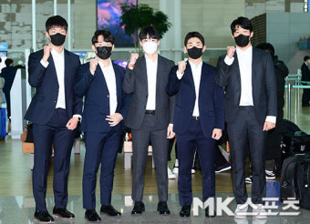 김건웅-류현인-손민석-정준영-김정운 ‘kt 신인들의 힘찬 파이팅’ [MK포토]