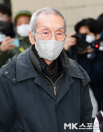 ‘강제추행 혐의 첫 재판 오영수 “처신 잘못해 죄송” [MK포토]