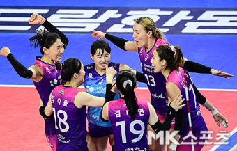 김연경 ‘15시즌 만에 V리그 정규리그 우승이다!’ [MK포토]