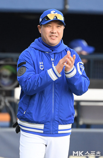 박진만 감독 ‘승리의 박수’ [MK포토]