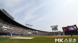 여러 악재에도 야구의 봄은 왔다…5개 구장 기준 최초 개막전 만원관중 [MK잠실]