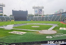 부슬비 계속 흩날리는 잠실구장, 두산-LG 어린이날 시리즈 첫날부터 우천 취소 될까 [MK현장]