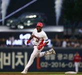 홈런 한 방에 자동차 득템…소크라테스, 2023년 기아 홈런존 첫 주인공 됐다