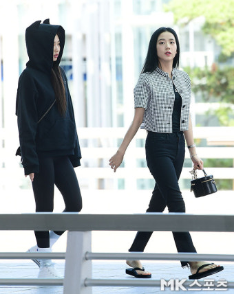 블랙핑크 제니-지수 ‘다정한 출국길’ [MK포토]