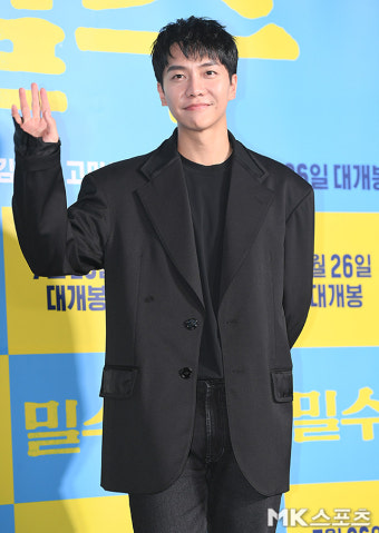 이승기 ‘반가운 인사’ [MK포토]