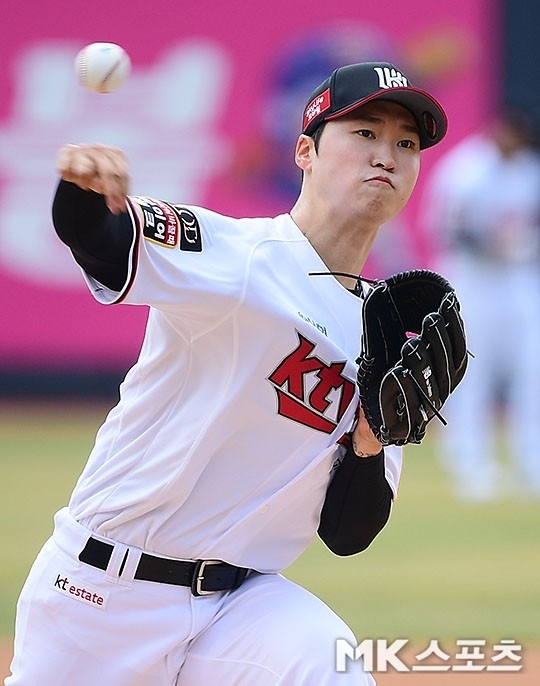 한화, 엄상백과 4년 최대 78억원에 계약...선발 로테이션 강화로 전략 조율 완료