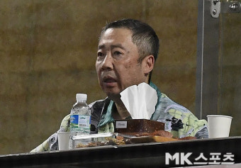 LG전 직관하는 두산 박정원 구단주 [MK포토]