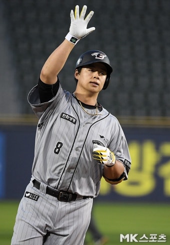 정우람 이후 5년 만에 한화 월간 MVP…‘23홈런’ 노시환, 7월 KBO 최고 선수 됐다