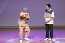 보는 순간 웃음이 ‘빵’...‘투맘쇼’→‘숏박스’까지 부산 전역 뜨겁게 달군 공연(제11회 부코페)