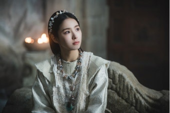 ‘아라문의 검’ 이준기신세경, 흥미로운 관계성 예고...송중기 빈자리 채우나
