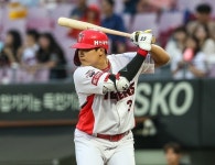 호랑이 외야 빈 틈 없는데…‘130m 대형 멀티홈런 무력시위’ KIA 24세 좌타 거포 언제 콜업 기회 갈까