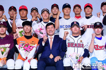 허구연 총재 ‘한국 야구 이끌 미래들과 힘찬 파이팅!’ [MK포토]