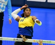 ‘양효진+모마 45득점 합작’ 2연승 현대건설, 흥국생명 제치고 선두 등극…도로공사 첫 승 또 실패 [MK수원]