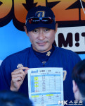 강인권 감독 ‘PO 3차전 라인업 공개’ [MK포토]