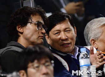 KBO 허구연 총재와 직관하는 박찬호 [MK포토]