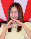 오마이걸 미미 ‘애교 윙크와 손하트’ [MK포토]
