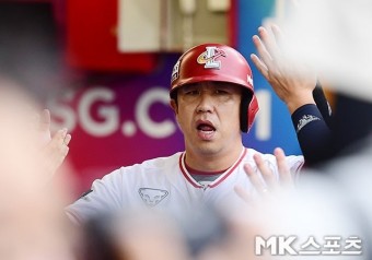 한화 선택 받은 김강민, 현역 생활 연장 결정…보류선수 명단 포함