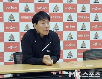 1·2R 모두 3대 0 셧아웃 ‘우리카드 천적’ OK금융그룹 오기노 감독 “특별히 강하다고 생각 안 해” [MK현장]