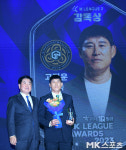 김포 고정운 감독 ‘K리그 2 감독상 수상’ [MK포토]