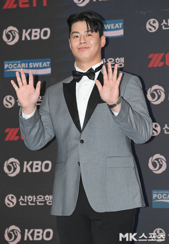생애 첫 황금장갑 노리는 한화 노시환 “최정 선배와의 경쟁, 큰 경험됐다…GG는 제가 받았으면” [MK골든글러브]