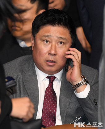 롯데 김태형 감독 ‘나 골든 글러브 왔어’ [MK포토]