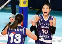 부키리치-타나차 쌍포 48점 폭발+‘1순위’ 김세빈 데뷔 최다 9점…도로공사, GS칼텍스 5연승 저지→시즌 상대전 첫 승 [MK김천]