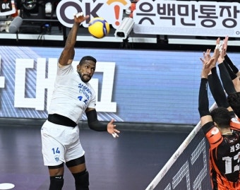 ‘47점 폭격’ 레오, 친정에 안산 원정 13연패 안겼다…OK금융그룹, 삼성화재 6연승 도전 저지→시즌 10승 [MK안산]