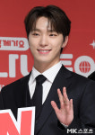 세븐틴 디노 ‘빠져드는 눈빛’
