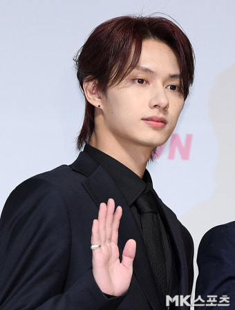 세븐틴 준 ‘눈빛 미남’