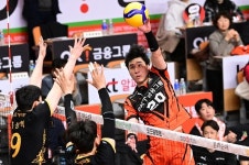 4R 5연승 파죽지세, 3위와 단 승점 2점 차…‘레오 23득점’ OK금융그룹, 최하위 KB손해보험 셧아웃 완파 [MK안산]