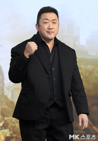 마동석 ‘타격감 느껴지는 주먹’