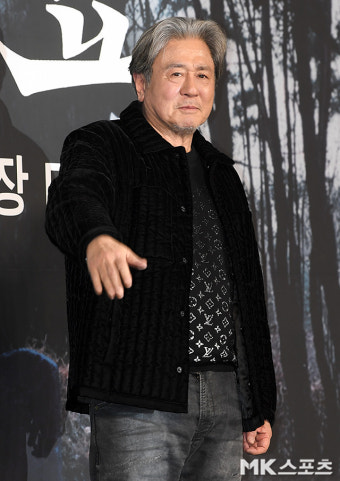 최민식 ‘강렬한 카리스마’