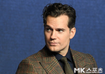 헨리 카빌 ‘빠져드는 매력’