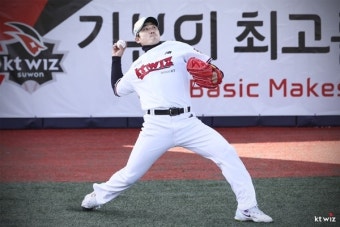 “돼지 같더라” 즉석밥·닭가슴살·샐러드만 먹고 버티다니…14kg 감량한 ‘개명→방출’ 29세 투수, 2024년 느낌이 좋다