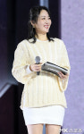 신아영 ‘봄에 입기 딱 좋을 노랑 스웨터 패션’