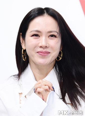 손예진 ‘특유의 사랑스러운 눈웃음’