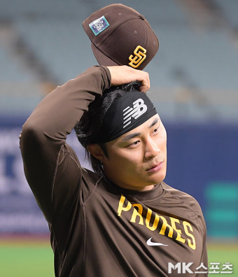 훈련 준비하는 김하성 [MK포토]