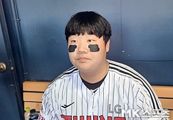 1위 상대 위닝 이끈 LG 04년생 천재타자 “신인왕 도전? 포기 안 하고 마음 한편에 남겨두겠다.”
