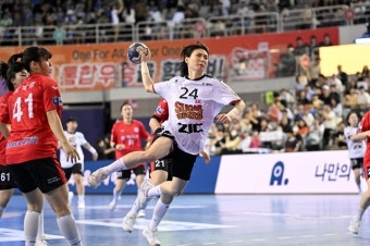 ‘강경민 12득점 7도움’ SK, 챔프전 1차전서 삼척시청 대파…女 핸드볼 통합우승까지 1승 남겨
