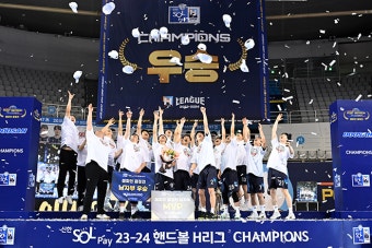 신한 SOL페이 23-24 핸드볼 H리그 남자부 챔피언결정전 우승을 차지한 두산