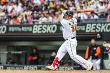 ‘1위의 힘이란 이런 것!’ KIA, ‘15안타 10득점’ 폭발한 타선 앞세워 한화에 전날 패배 설욕…2연패 탈출+단독 선두 수성 [MK광주]