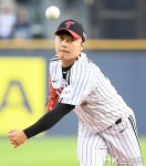 ‘LG 초비상’ 김윤식, 왼쪽 팔꿈치 인대 재건술 받고 군 입대…최원태는 중둔근 부상으로 1군 엔트리 말소 [MK현장]