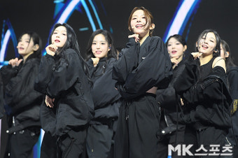 트리플에스 24인조 완전체 어셈블 타이틀곡 ‘Girls Never Die’ 무대