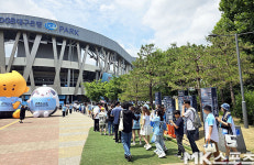 ‘대팍’은 킥오프 3시간 전부터 뜨겁다... 홈 7경기 중 6번째 매진! 대구, 만원 관중 앞 3연승 도전 [MK대구]