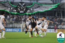 ‘11경기 연속 실점’ 4연패 수렁 성남, 흔들리는 수비…천안에 0-2 패 [MK성남]