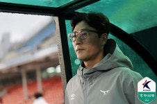 ‘11경기 연속 실점’ 4연패 수렁 성남, 흔들리는 수비…천안에 0-2 패 [MK성남]