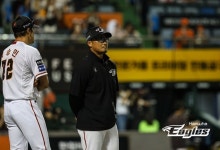 ‘감독 대행’으로 첫 승 따낸 정경배 대행 “역할 잘해준 우리 선수들 모두 칭찬하고파” [MK대전]